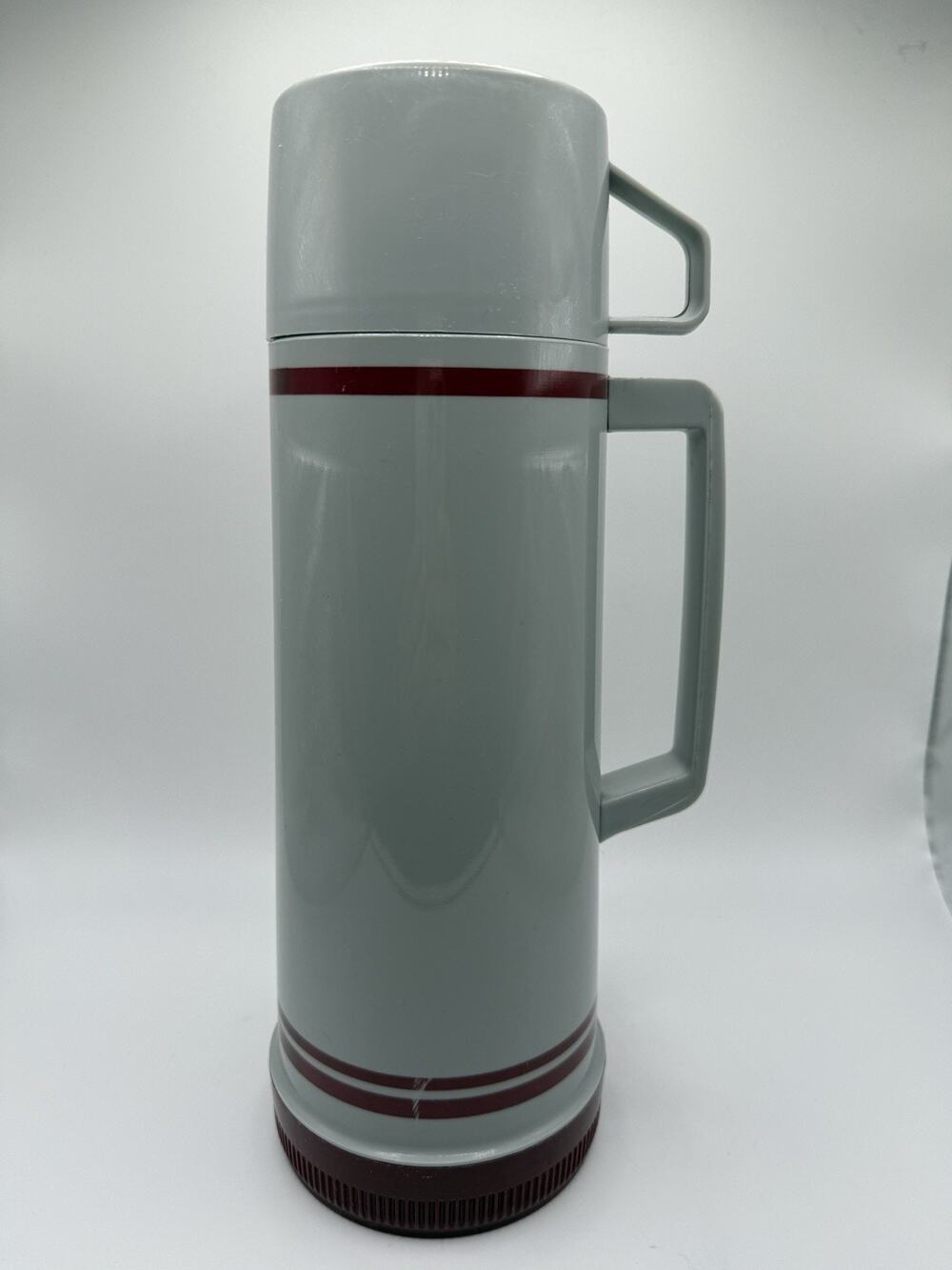 Vintage Aladdin Thermos 1 Pint .46 Liter Vacuum Bottle Made in Brazil Gray Red